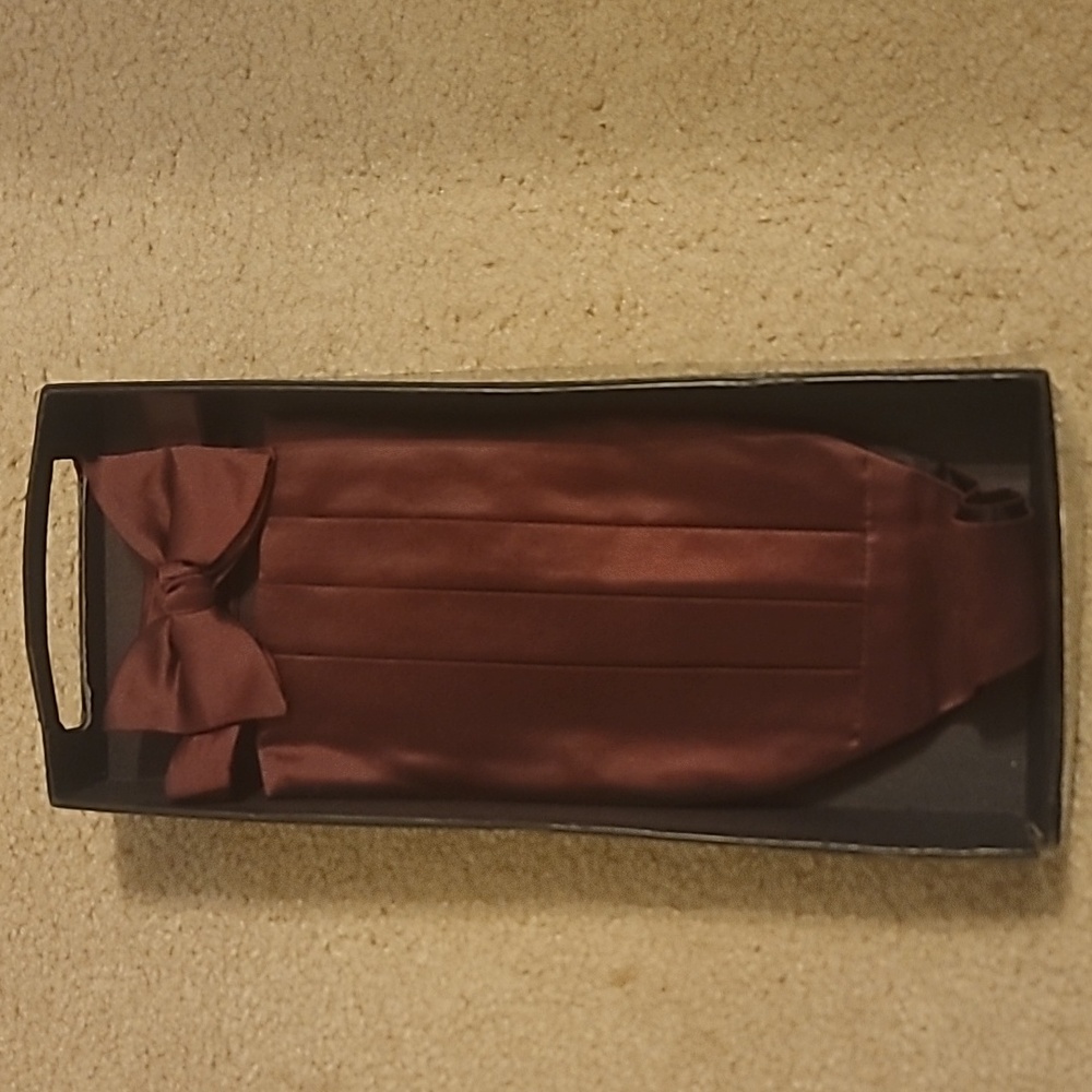 Lubiam Cumberbun and bowtie set 100% silk